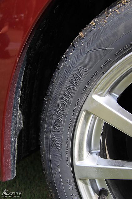 斯巴鲁新力狮外观实拍图