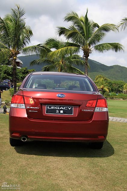 斯巴鲁新力狮外观实拍图