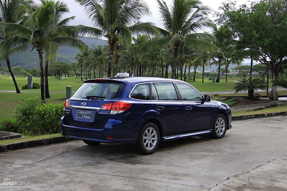 斯巴鲁新力狮外观实拍图