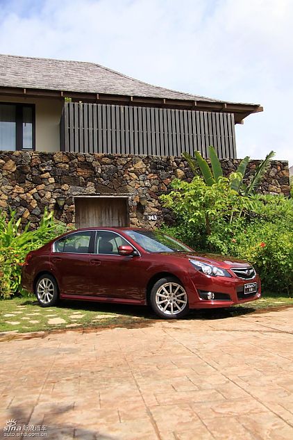 斯巴鲁新力狮外观实拍图