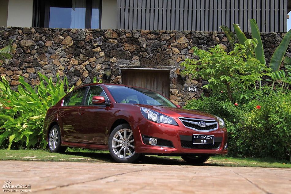 斯巴鲁新力狮外观实拍图