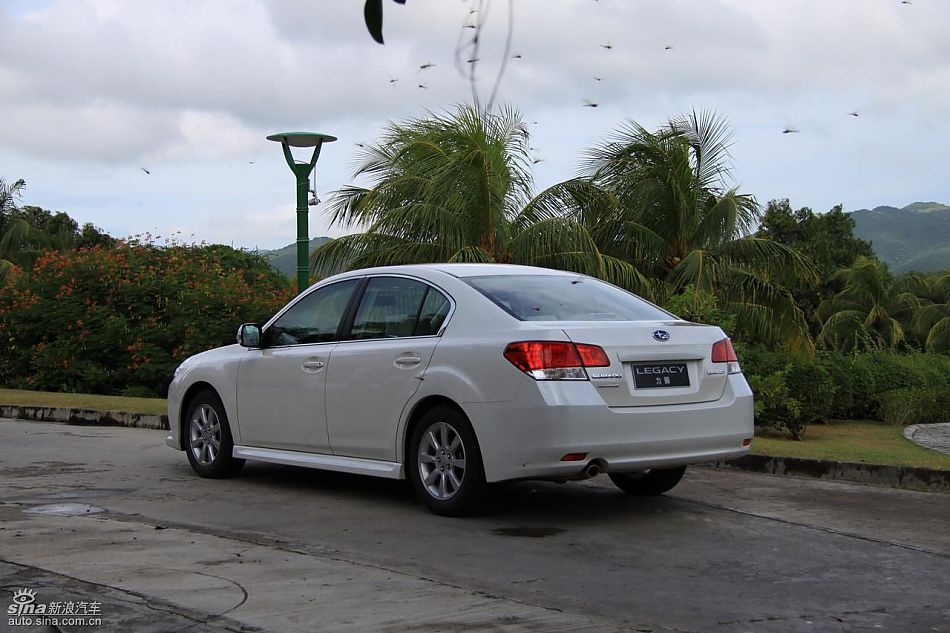 斯巴鲁新力狮外观实拍图