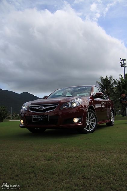 斯巴鲁新力狮外观实拍图