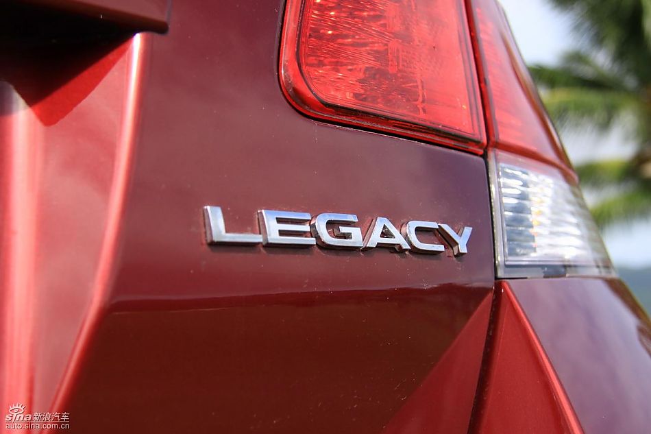 斯巴鲁新力狮外观实拍图