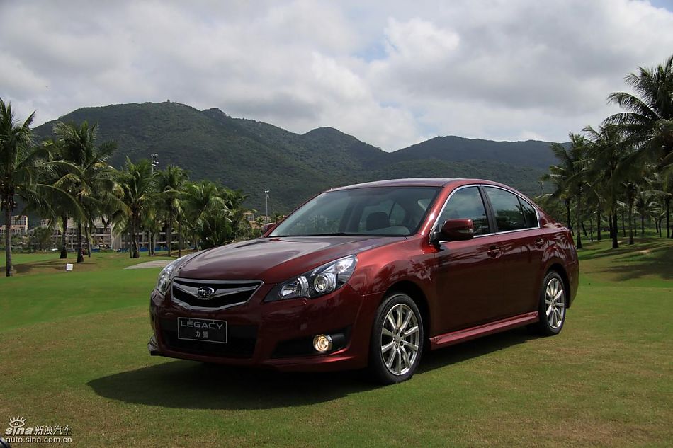 斯巴鲁新力狮外观实拍图