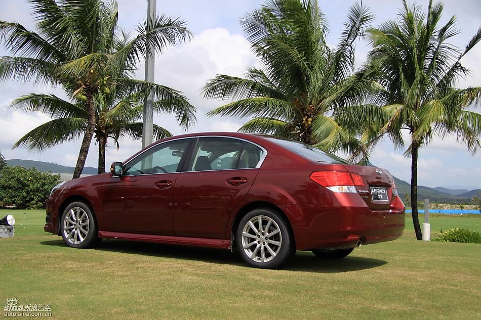 斯巴鲁新力狮外观实拍图