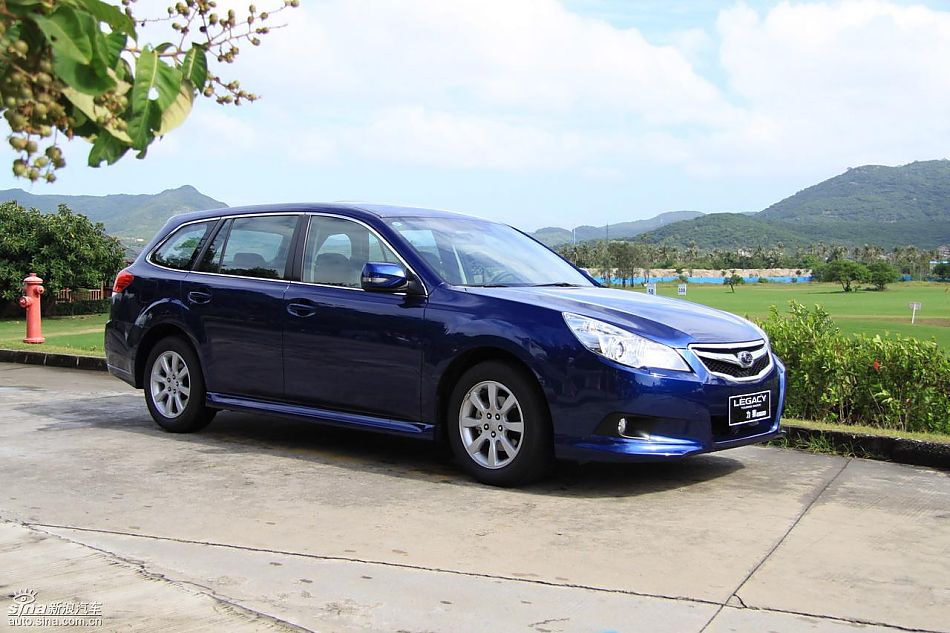 斯巴鲁新力狮外观实拍图