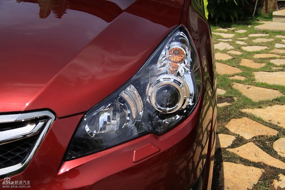 斯巴鲁新力狮外观实拍图