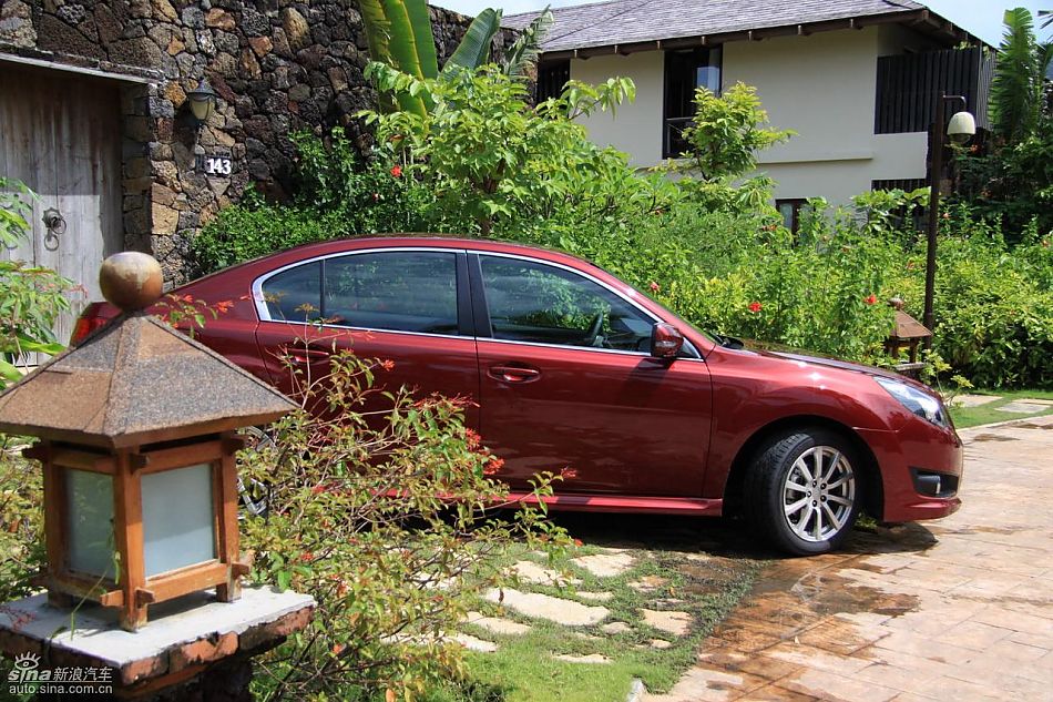 斯巴鲁新力狮外观实拍图