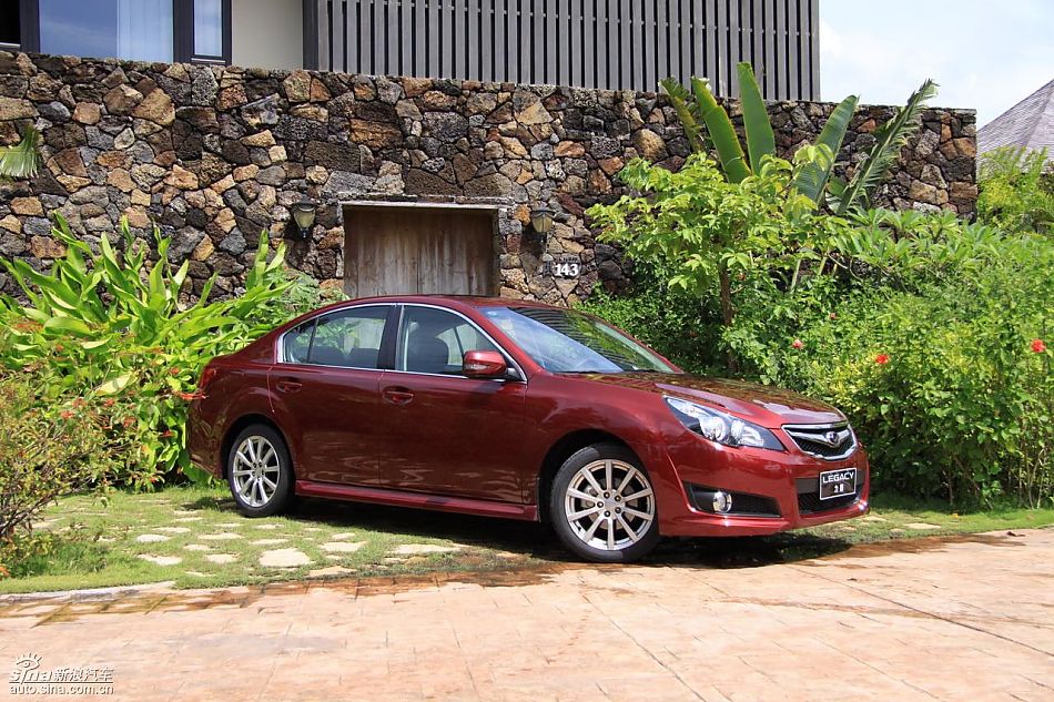 斯巴鲁新力狮外观实拍图