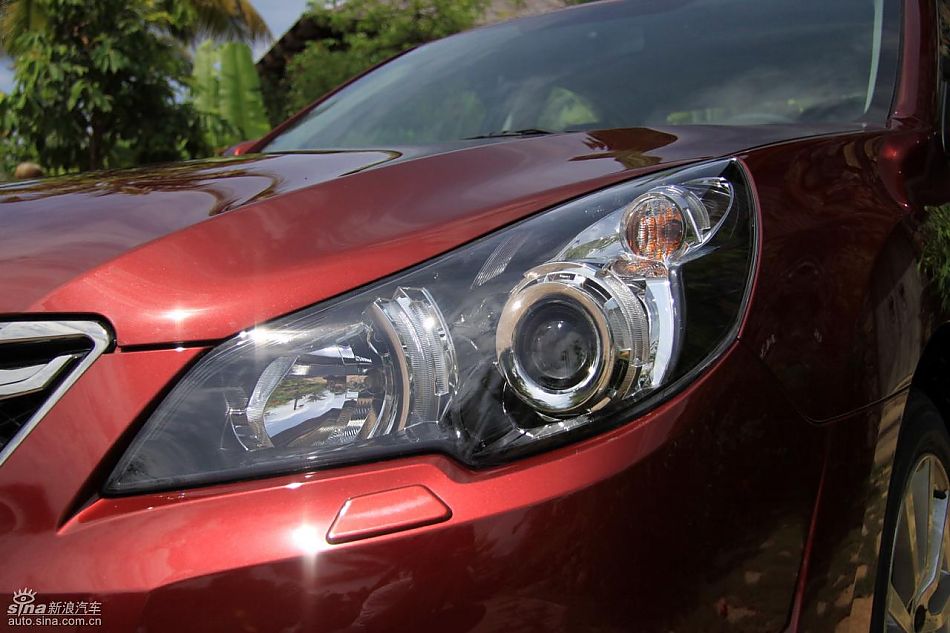 斯巴鲁新力狮外观实拍图