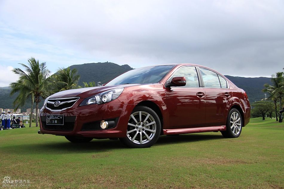 斯巴鲁新力狮外观实拍图