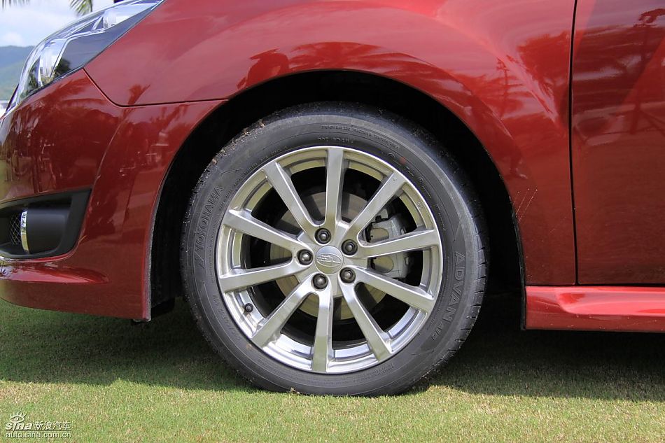 斯巴鲁新力狮外观实拍图