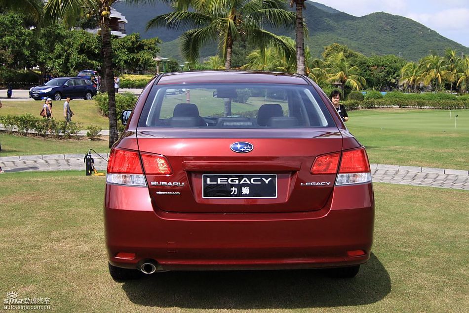 斯巴鲁新力狮外观实拍图