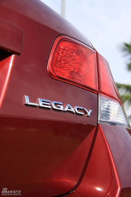 斯巴鲁新力狮外观实拍图