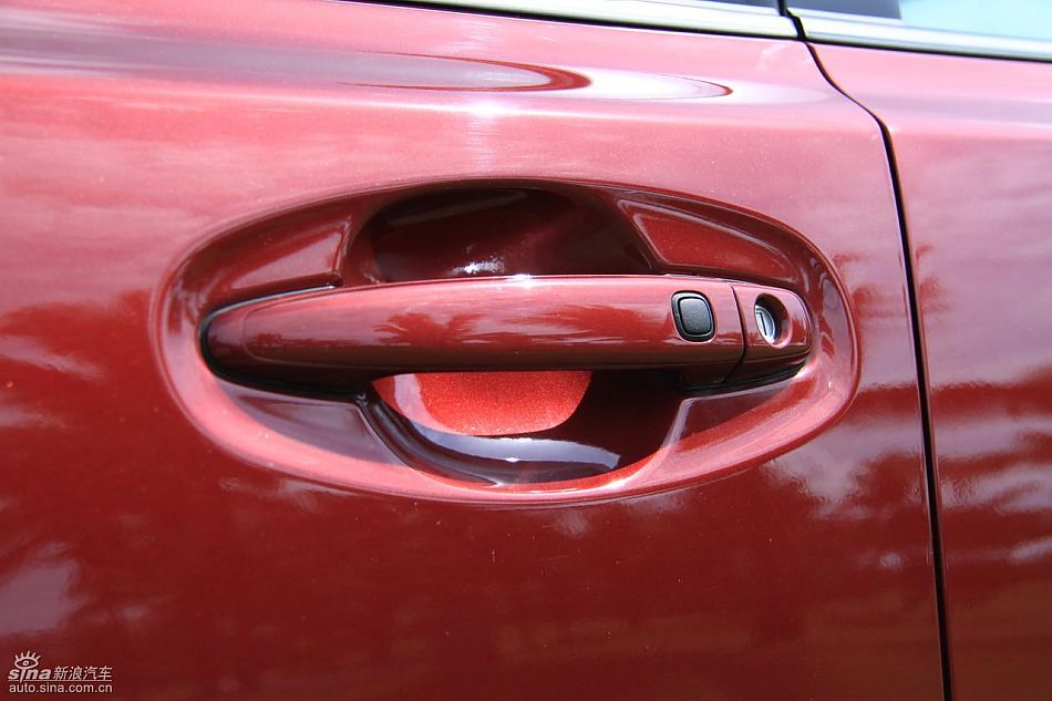 斯巴鲁新力狮外观实拍图