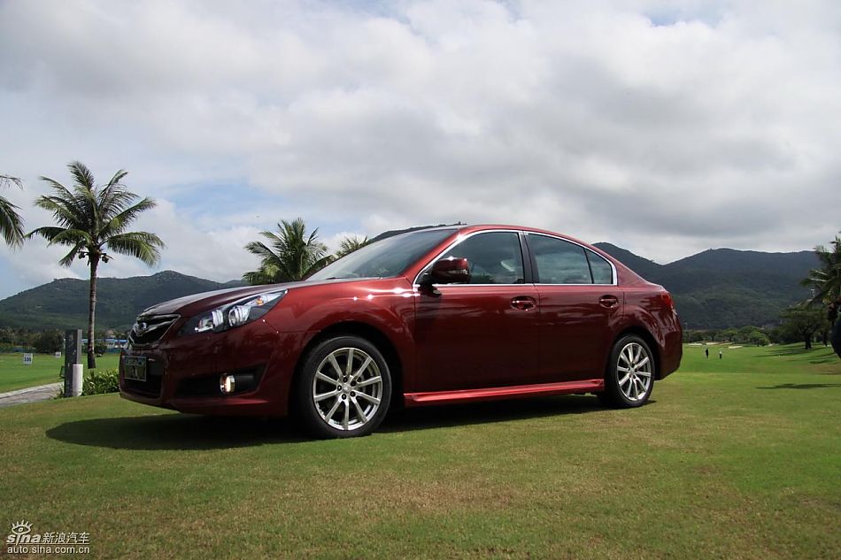 斯巴鲁新力狮外观实拍图