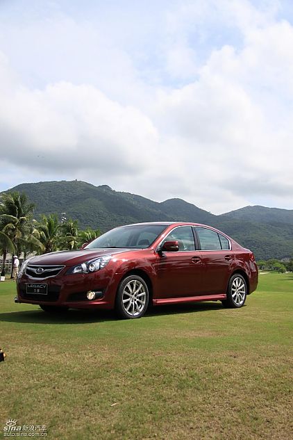 斯巴鲁新力狮外观实拍图