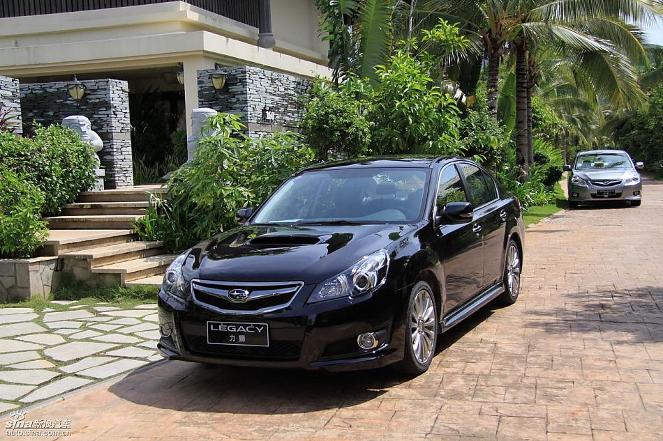 斯巴鲁新力狮外观实拍图