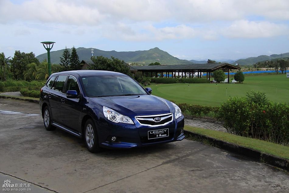 斯巴鲁新力狮外观实拍图