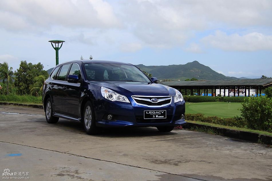 斯巴鲁新力狮外观实拍图