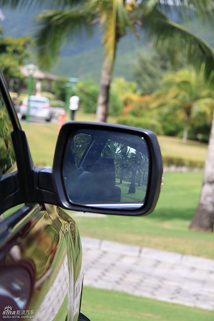 斯巴鲁新力狮外观实拍图