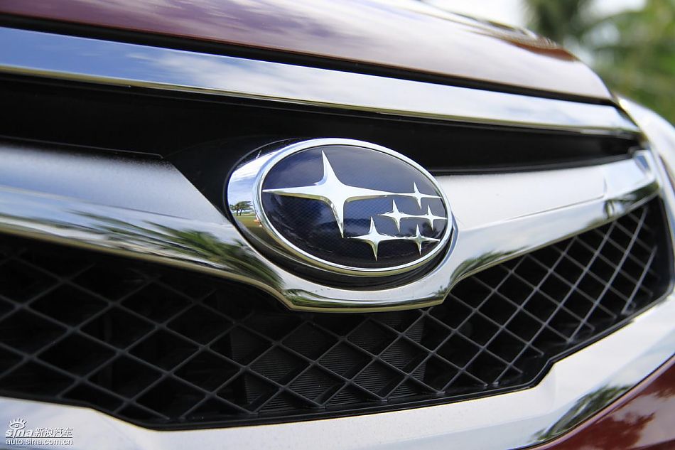 斯巴鲁新力狮外观实拍图