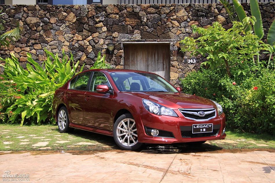 斯巴鲁新力狮外观实拍图