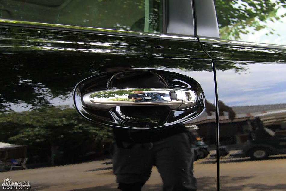 斯巴鲁新力狮外观实拍图