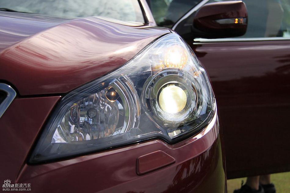 斯巴鲁新力狮外观实拍图