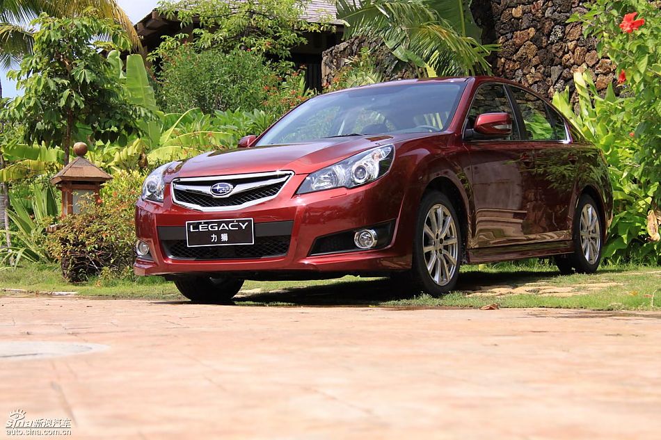 斯巴鲁新力狮外观实拍图