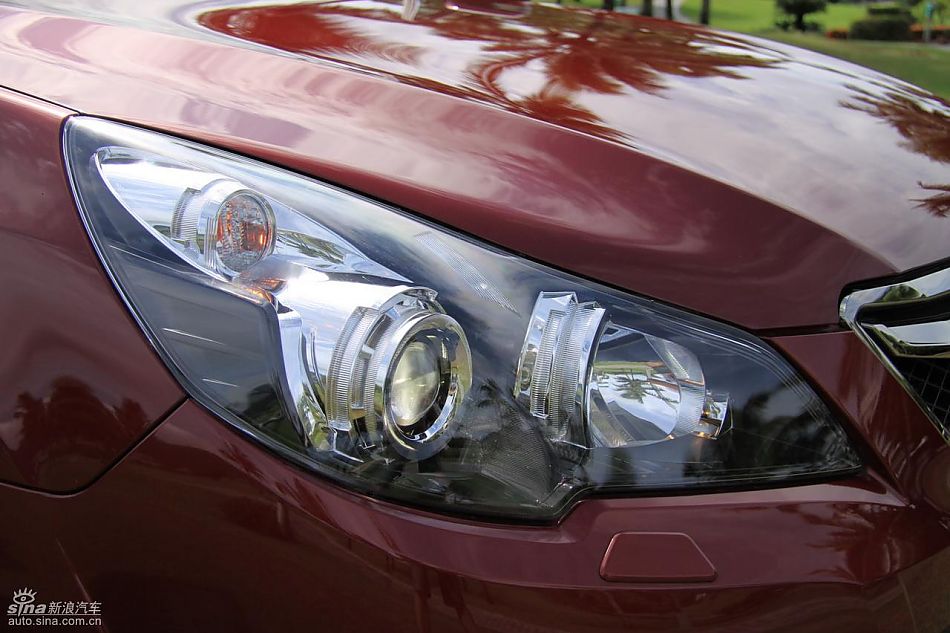 斯巴鲁新力狮外观实拍图