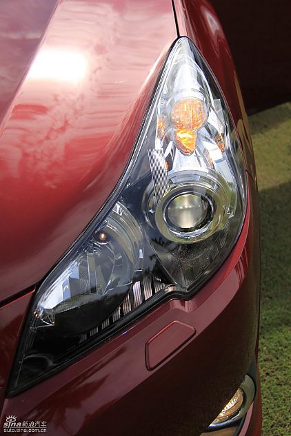 斯巴鲁新力狮外观实拍图