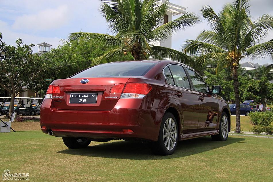 斯巴鲁新力狮外观实拍图