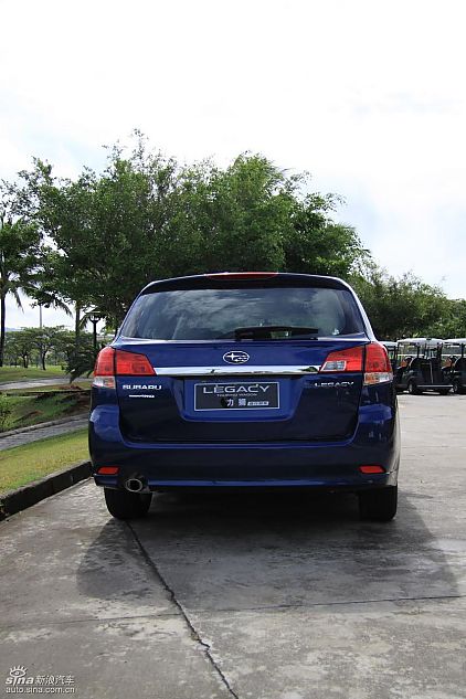 斯巴鲁新力狮外观实拍图