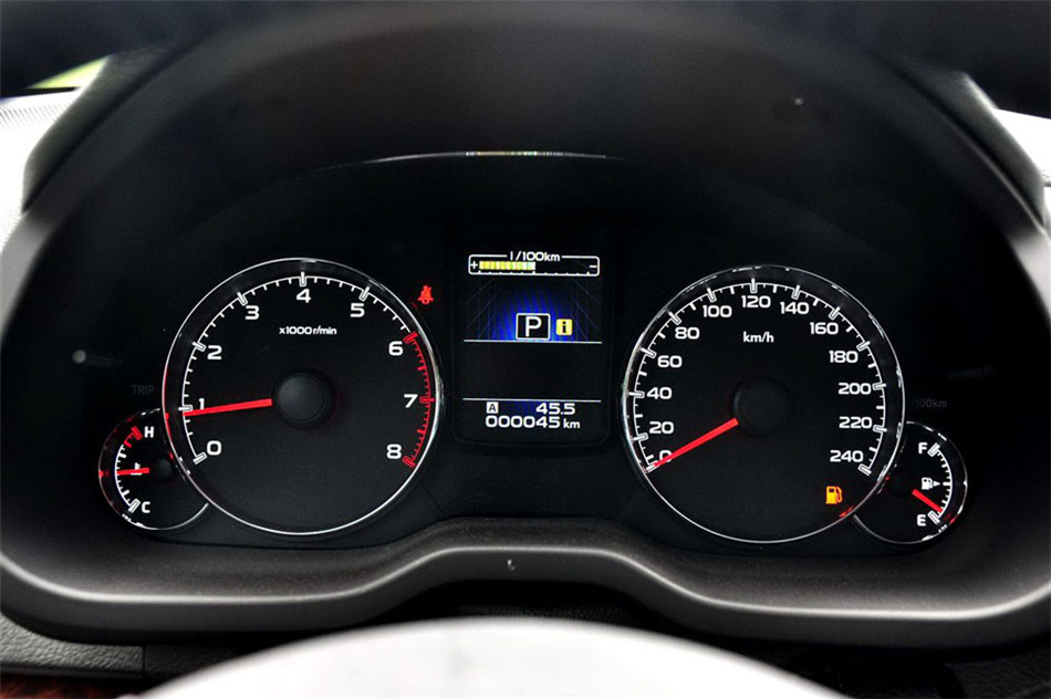 力狮 2013款 2.5i-X CVT 豪华版 内饰