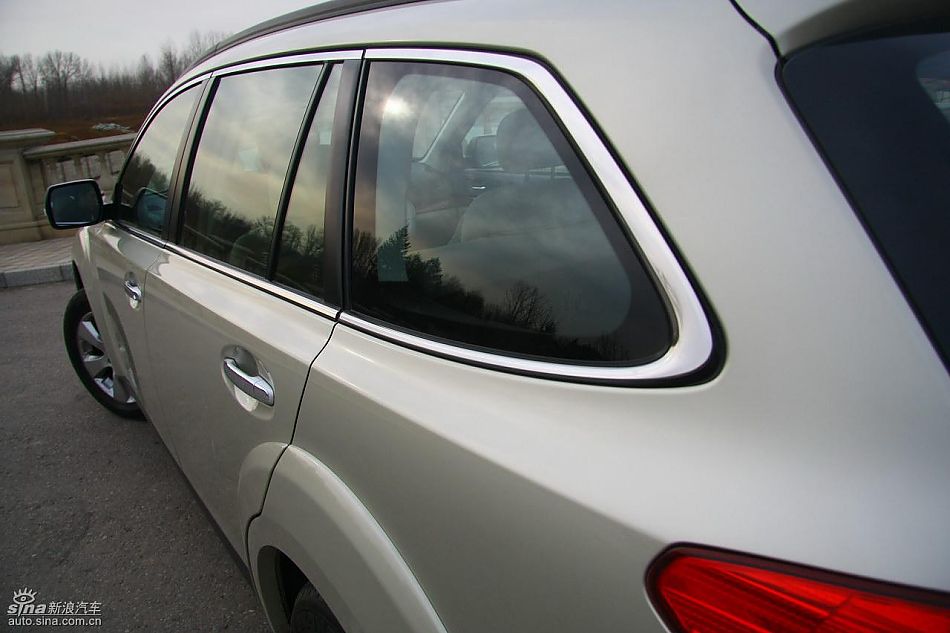 斯巴鲁新傲虎外观实拍