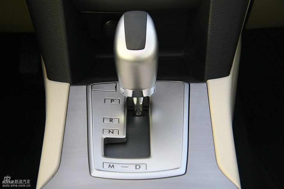 斯巴鲁新傲虎内饰实拍