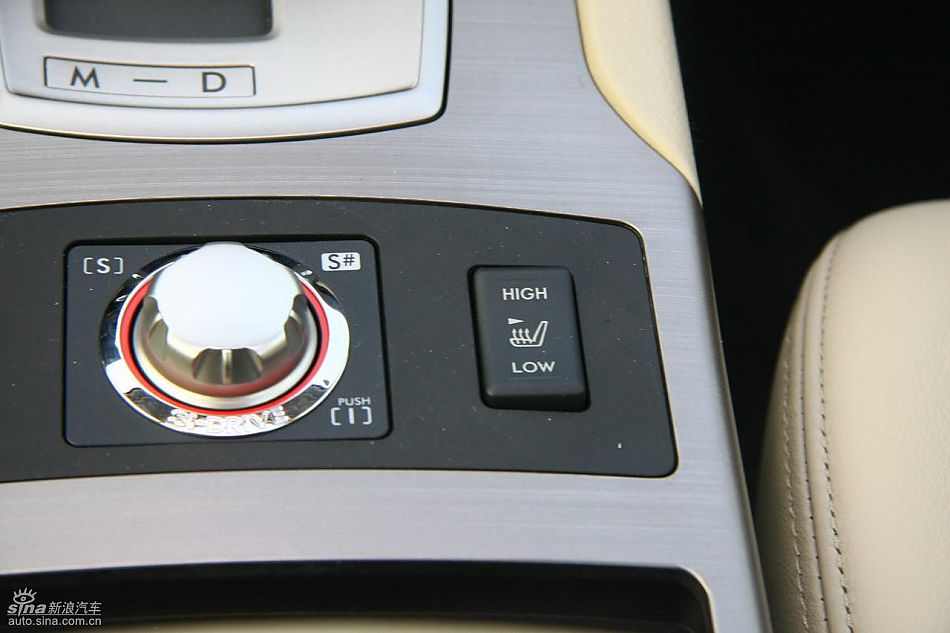 斯巴鲁新傲虎内饰实拍