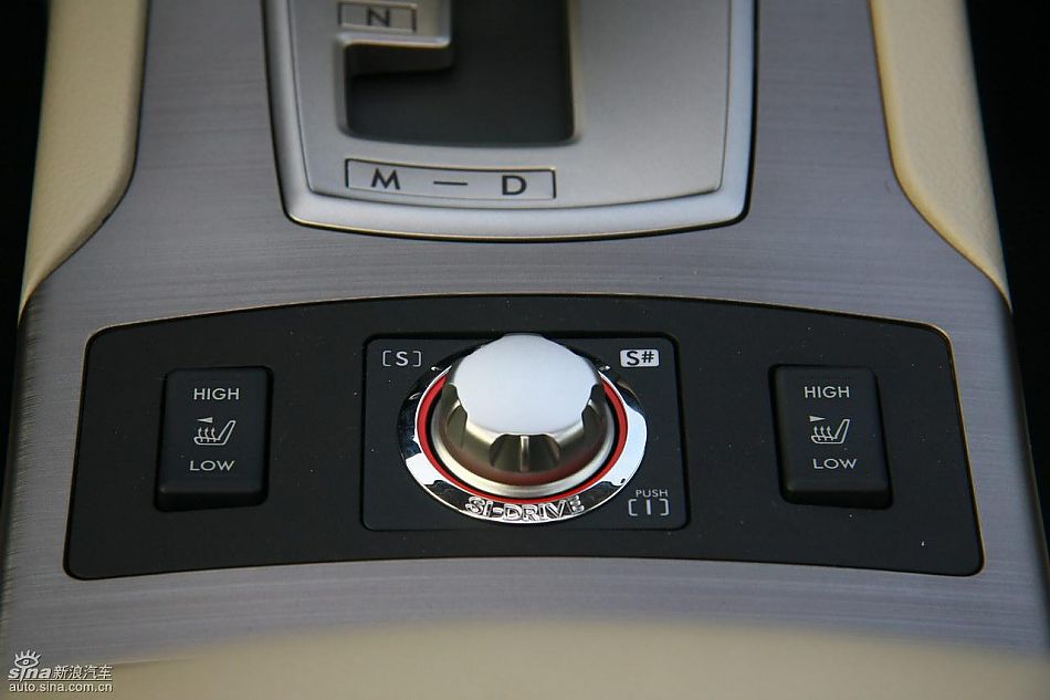 斯巴鲁新傲虎内饰实拍