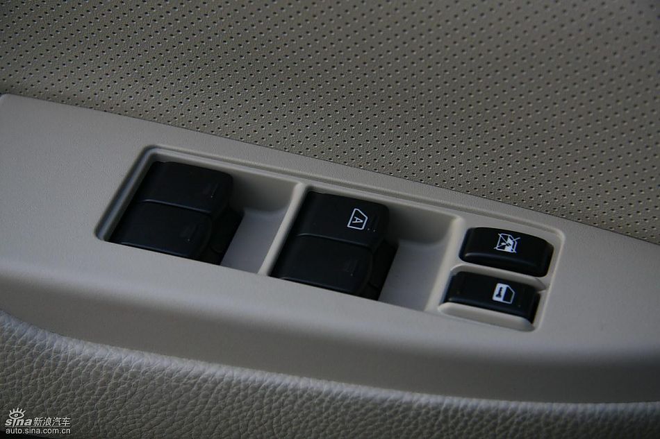 斯巴鲁新傲虎内饰实拍