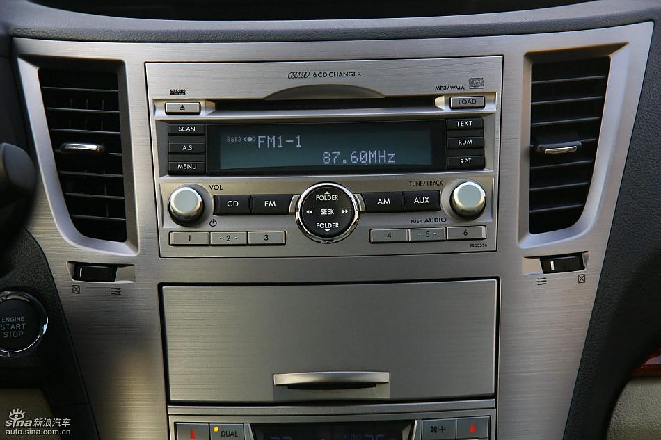 斯巴鲁新傲虎内饰实拍