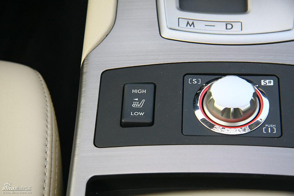 斯巴鲁新傲虎内饰实拍