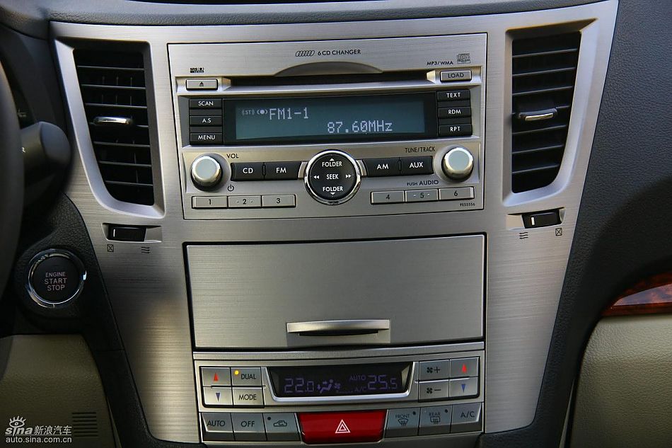 斯巴鲁新傲虎内饰实拍