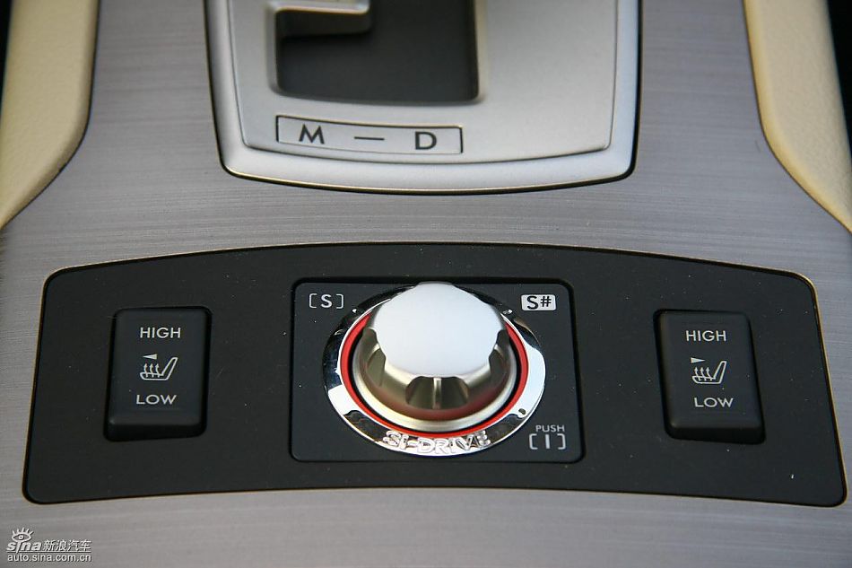 斯巴鲁新傲虎内饰实拍