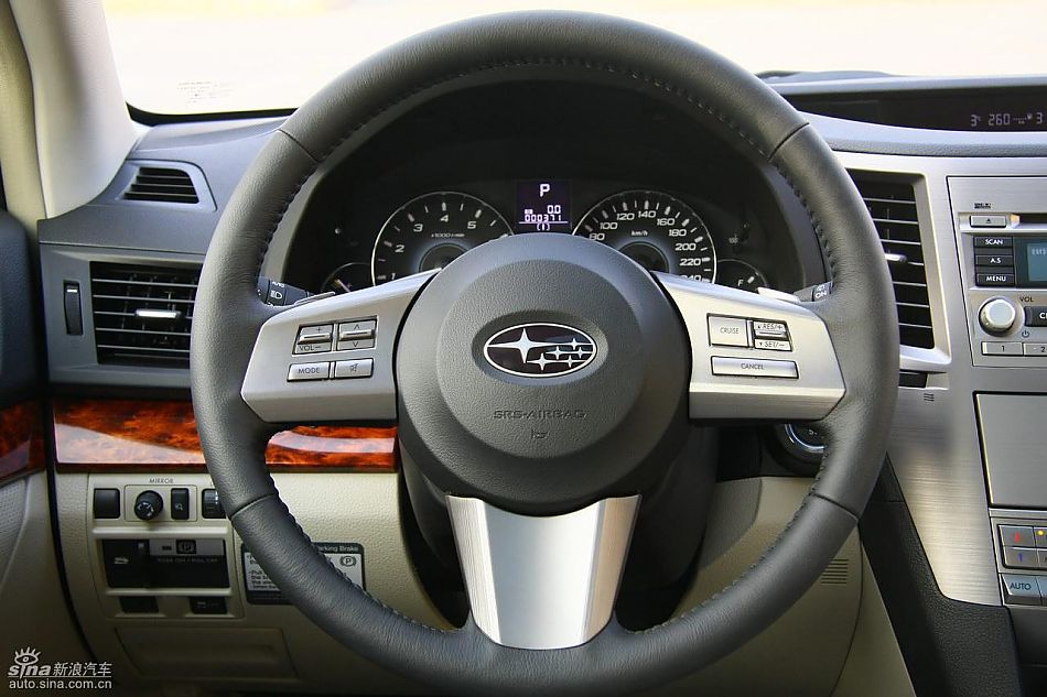 斯巴鲁新傲虎内饰实拍