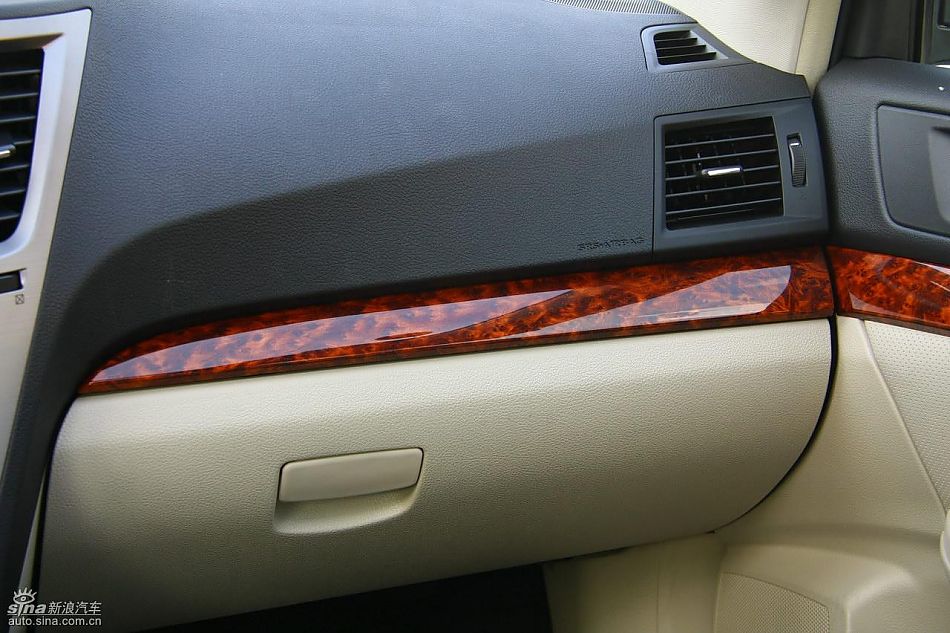 斯巴鲁新傲虎内饰实拍