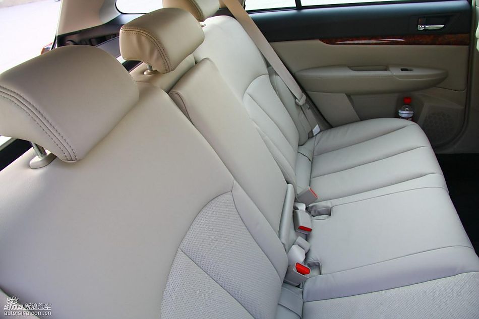 斯巴鲁新傲虎内饰实拍