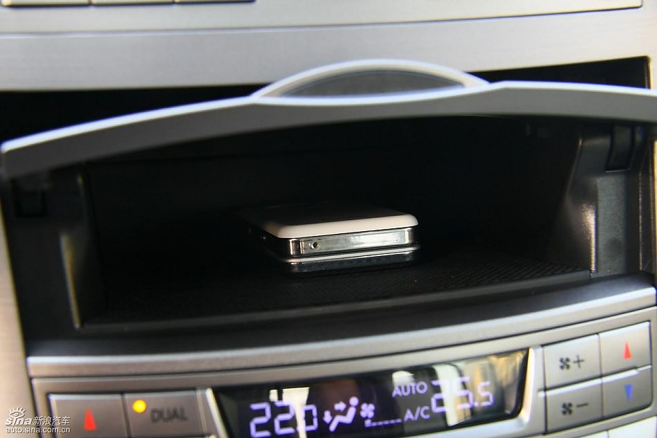 斯巴鲁新傲虎内饰实拍