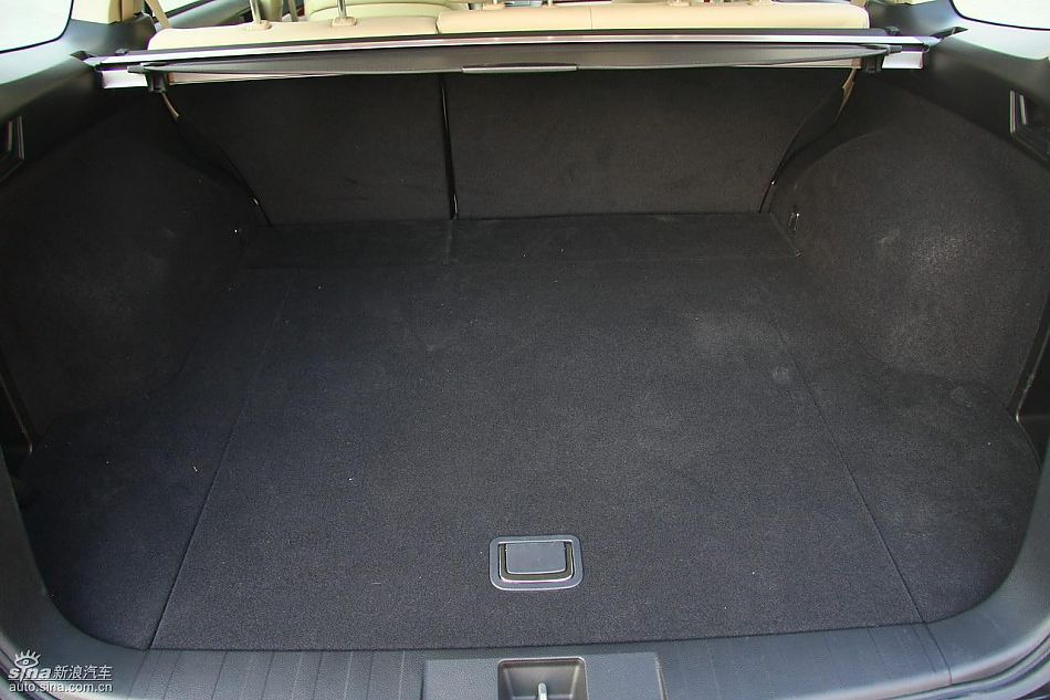 斯巴鲁新傲虎内饰实拍